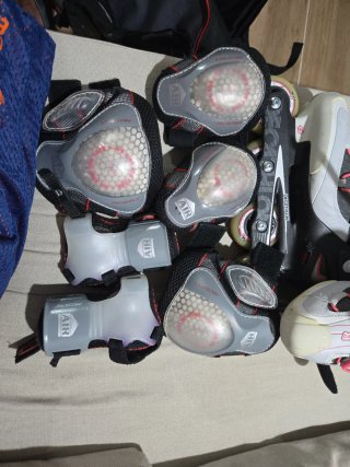 Pattini inline Decathlon taglia 39, con protezioni