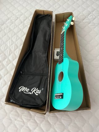 Ukelele Turquesa Ma Kai con Funda y Afinador