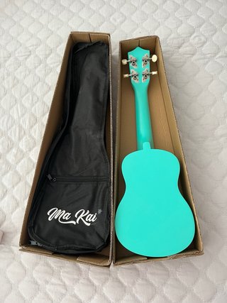 Ukelele Turquesa Ma Kai con Funda y Afinador