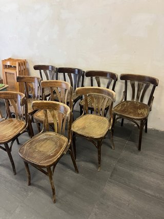 Lote de 9 Sillas de Madera
