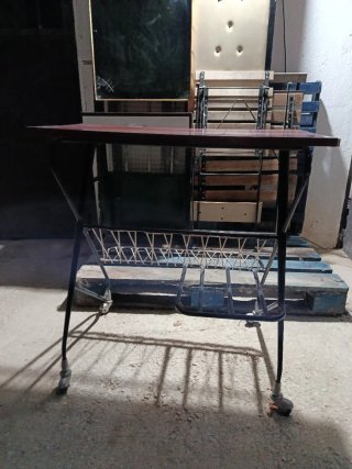 Mesa auxiliar antigua