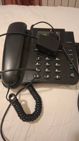 Teléfono de mesa con tarjeta