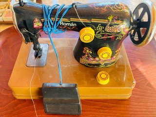 Máquina de coser de juguete Roman vintage
