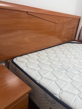 Cama 135cm con colchón y 2 mesitas
