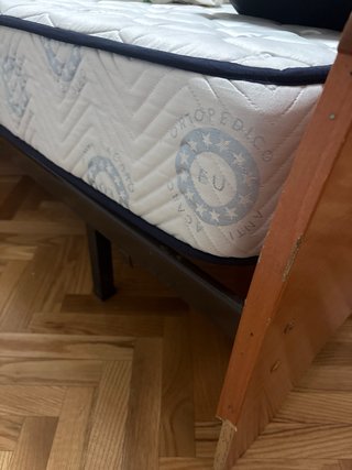 Cama 135cm con colchón y 2 mesitas