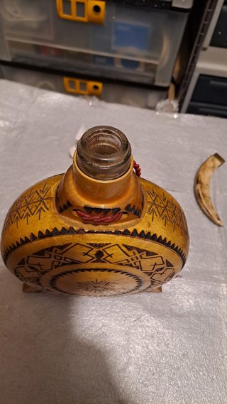 Bottiglia in legno intarsiata