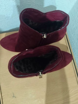 Botines rojos con flecos y cremallera