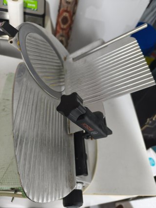Cortadora de fiambres profesional MOBBA