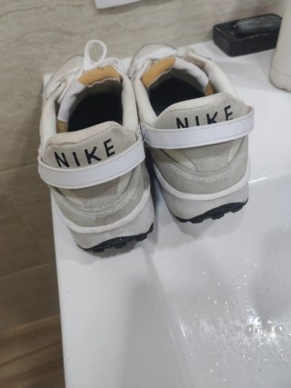 Zapatillas Nike Beige y Blancas