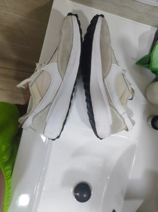 Zapatillas Nike Beige y Blancas