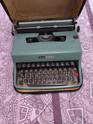 Máquina de escribir Olivetti Lettera 32
