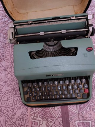 Máquina de escribir Olivetti Lettera 32
