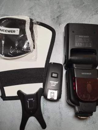 Flash NEEWER NW-750II TTL + accessori