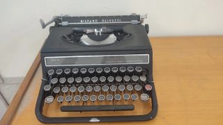Máquina de escribir Hispano Olivetti Studio 46