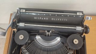 Máquina de escribir Hispano Olivetti Studio 46