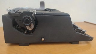 Máquina de escribir Hispano Olivetti Studio 46
