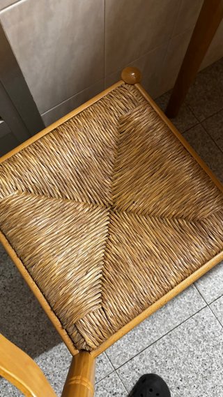 Mesa y 2 sillas de cocina clásicas