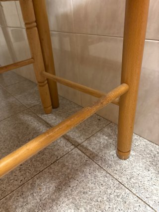 Mesa y 2 sillas de cocina clásicas