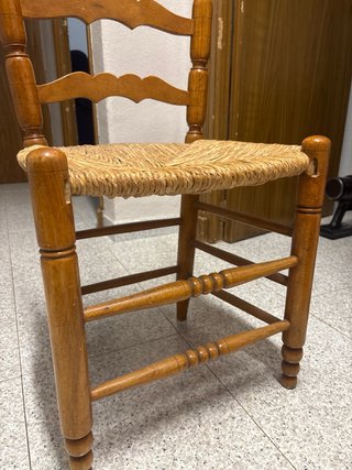 Mesa y 2 sillas de cocina clásicas