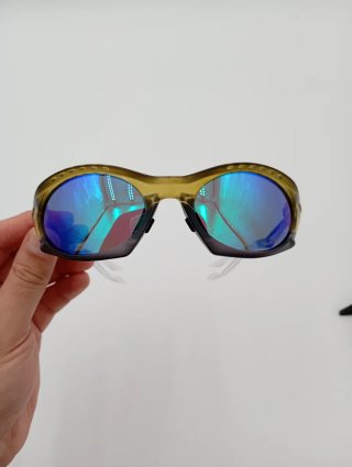 Occhiali sportivi blu e oro
