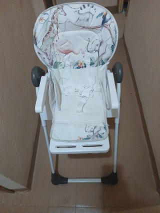 Trona para bebé casi nueva
