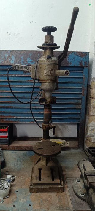 Taladro de columna antiguo