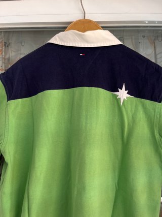 Polo Tommy Hilfiger verde y azul