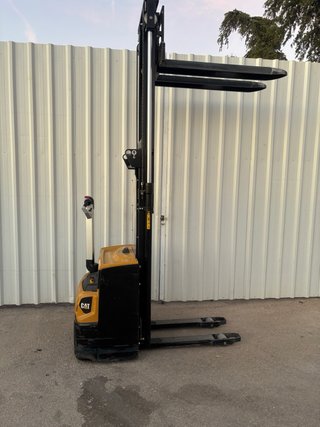 Apilador Eléctrico Caterpillar NSP12 N2