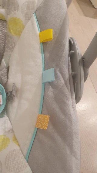 Columpio automático musical