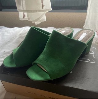 Sandalias verdes tacón abierto