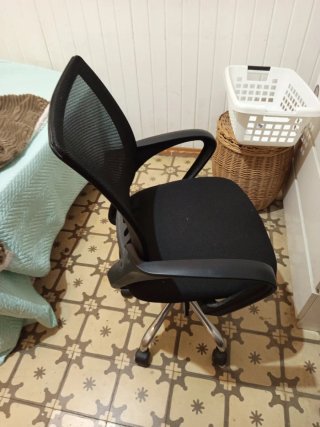 Silla de escritorio ergonómica negra