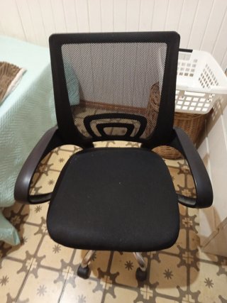 Silla de escritorio ergonómica negra