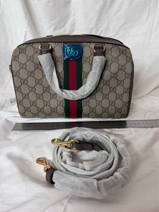 Bolso Gucci nuevo sin usar con correa