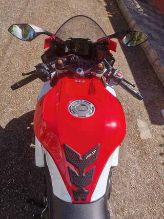 Yamaha R7 70 Aniversario 2026 con 392 km