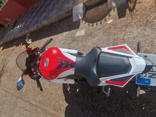 Yamaha R7 70 Aniversario 2026 con 392 km