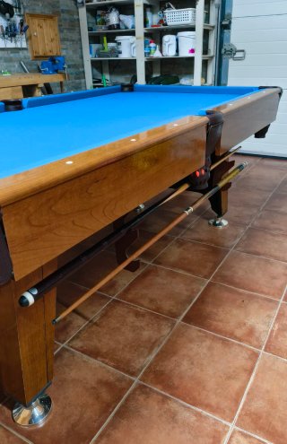 Mesa de billar americano con accesorios