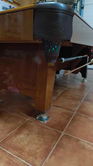 Mesa de billar americano con accesorios