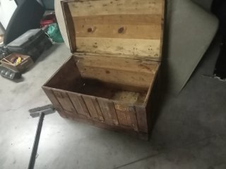 Baúl antiguo madera y metal