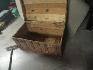 Baúl antiguo madera y metal