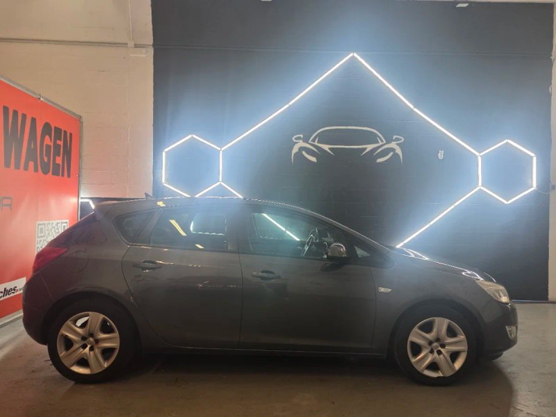 Opel Astra 2011, foto 2