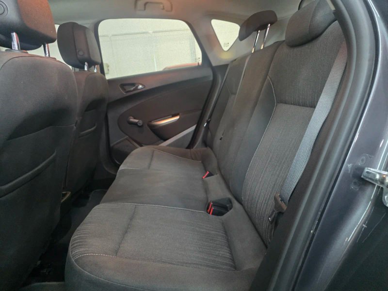 Opel Astra 2011, foto 7