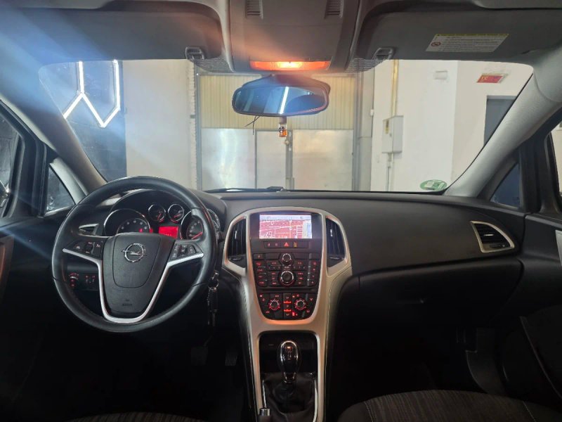 Opel Astra 2011, foto 8