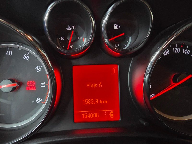 Opel Astra 2011, foto 11