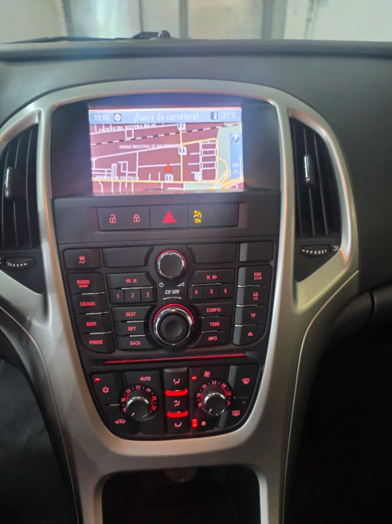 Opel Astra 2011, foto 12