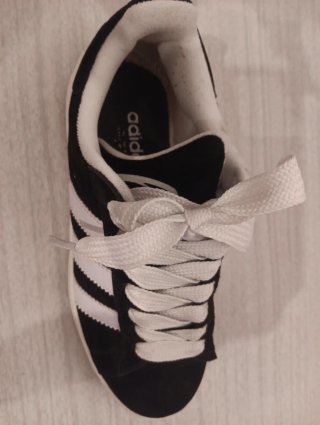Zapatillas Adidas Negras y Blancas