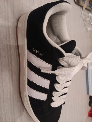 Zapatillas Adidas Negras y Blancas