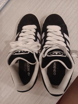 Zapatillas Adidas Negras y Blancas