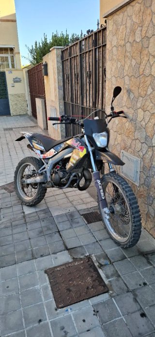 Aprilia Enduro/Motocross Moto Negra/Roja