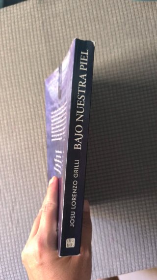 Libro Bajo nuestra piel de Josu Lorenzo Grilli