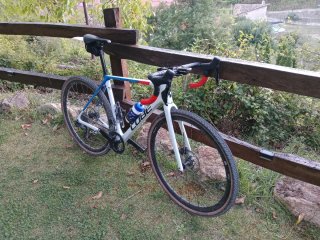 Bicicleta CUBE Gravel